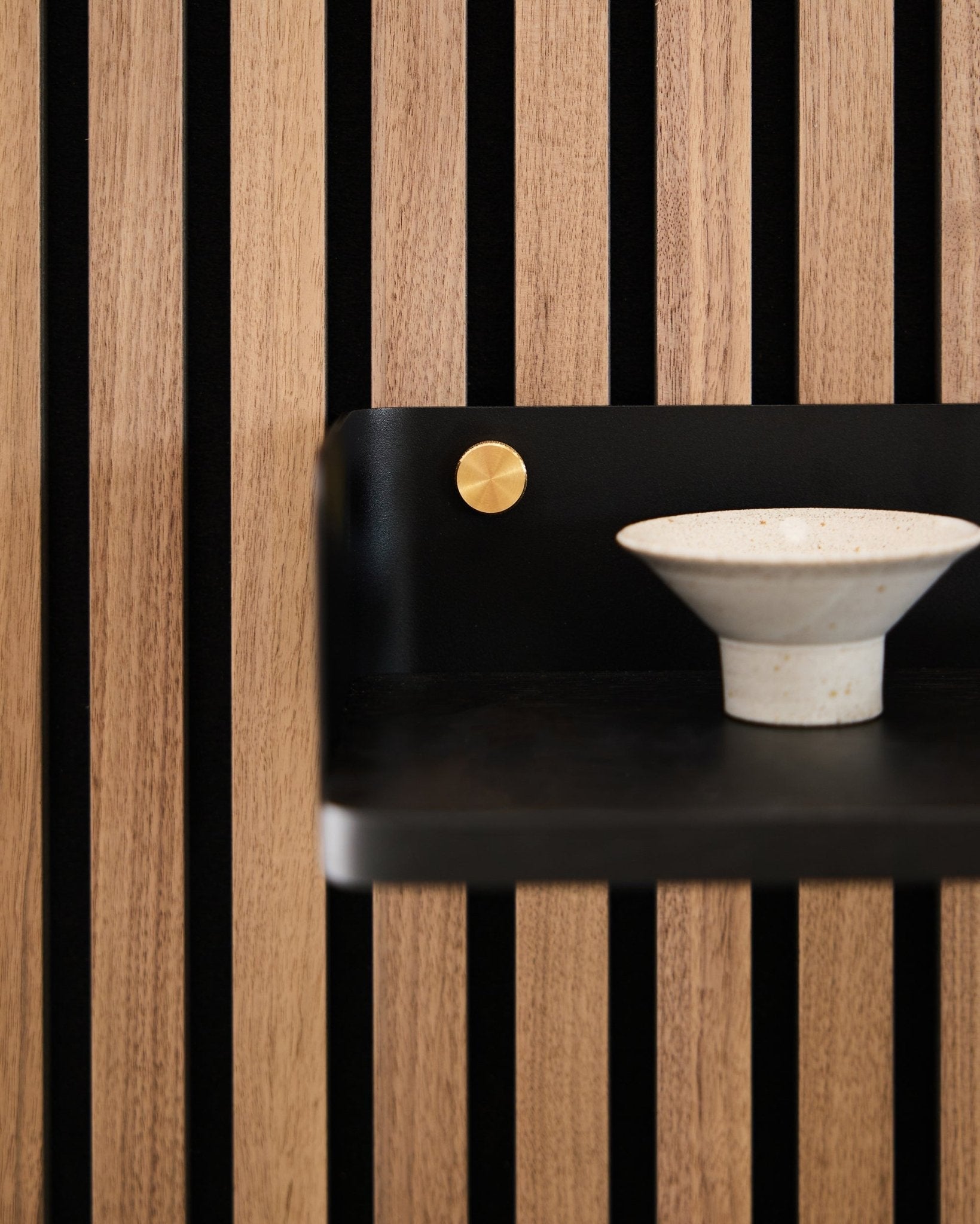 Linn ブックシェルフ | ブラックオーク 399 x 200 x 90 mm